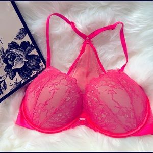 NWOT Victoria’s Secret Bombshell push-up bra. Open front closure. Hot pink lace